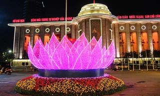 Hình tượng hoa sen sẽ là điểm nhất chính của đèn trang trí Tết Hà Nội năm nay 