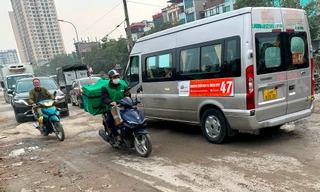 Công trường chỉnh trang đường phố dịp cuối năm chậm tiến độ, ùn tắc