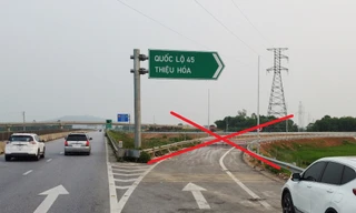 Cận cảnh 2 nút giao cao tốc Bắc - Nam vừa thông xe đã phải đóng rào