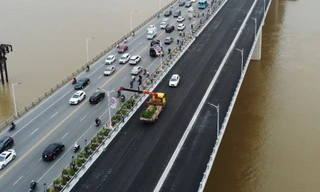  Cầu Vĩnh Tuy 2 thảm xong bê tông nhựa, thông xe cuối tháng 9