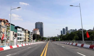 Cầu vượt Nguyễn Văn Huyên chuẩn bị thông xe vào sáng 28/8