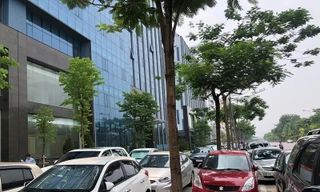 Khốn khổ tìm nơi đỗ xe tại khu liên cơ Võ Chí Công