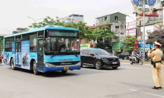 Nhiều lái xe buýt Hà Nội chạy ẩu, vi phạm giao thông