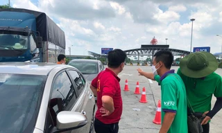 Chủ xe bức xúc vì phương tiện bị dán thẻ ETC khống