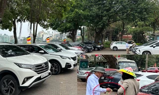 Trông giữ xe đầu năm Hà Nội vẫn loạn giá và gian dối diện tích