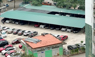 Nhiều dự án bãi xe tại Linh Đàm bị biến tướng, xe người dân tràn ra đường