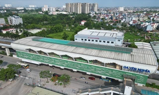 Mái ga tàu Yên Nghĩa bị thủng được sửa chữa xong