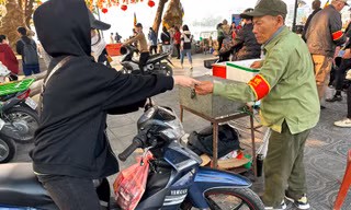 Cận cảnh các bãi xe 'chặt chém' tại Hà Nội