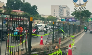Đường Giải Phóng được thay dải phân cách và hàng rào sắt mới