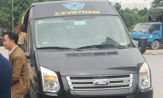 Xe khách loại Limousine là xe 16 chỗ được hoán cải thành xe đeo biển hợp đồng 9 chỗ. Ảnh: T.Đảng