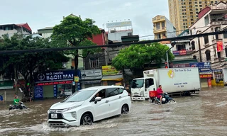 Hà Nội: Nước sông Nhuệ dâng cao gần 2 mét
