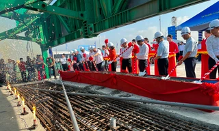 Cầu Vĩnh Tuy được hợp long sau hơn 2 năm thi công 