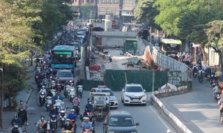 Cận cảnh công trường cầu vượt Chùa Bộc nhiều lần 'vỡ' tiến độ