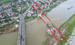 Cầu Đuống mới vẫn chơi vơi hai trụ cầu, chưa thể làm đường kết nối
