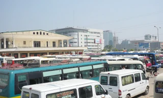 Hà Nội đang có hơn 1.900 ô tô chở khách, chở hàng hết niên hạn sử dụng. Ảnh: T.Đảng