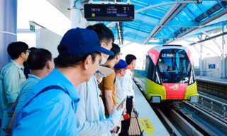 Hơn 7,4 vạn khách đi tàu điện Hà Nội dịp Tết