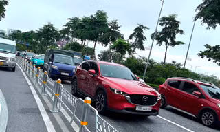 'Không ai mang cọc và rào sắt ra chôn ở giữa đường để phân làn' 