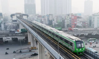 Tàu Cát Linh - Hà Đông chạy thủ nghiệm trên tuyến trong 3 ngày qua. Ảnh: Như Ý