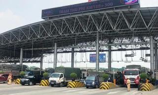 Hà Nội đóng chốt, cấm xe cá nhân không ra vào thành phố từ sáng nay.