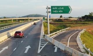 Cao tốc thông xe nhưng nút giao, đường kết nối do tỉnh Thanh Hóa thi công vẫn dở dang