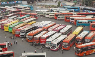 Hơn 1,6 triệu ô tô kinh doanh sẽ đổi sang biển số màu vàng từ 1/8. Ảnh: T.Đảng