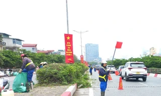 Hà Nội cắt tỉa cây xanh, chỉnh trang đường phố trên diện rộng
