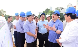 Bí thư Thành Ủy kiểm tra, nghe báo cáo tiến độ cầu vượt An Dương tại hiện trường