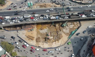 Cận cảnh những đoạn thi công đầu tiên hầm chui Lê Văn Lương 