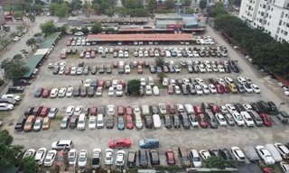 CLIP: Các bãi xe lậu ‘khủng’ tại khu đô thị đông dân nhất Hà Nội