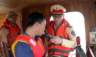 CSGT đường thủy phát hiện nhiều lái tàu là 'ma men'