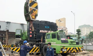 Sau một số ngày dừng thi công để thực hiện "lệnh" cách ly, đến nay hầu hết công trình giao thông tại Hàn Nội đang được thi công trở lại.