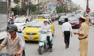 Từ sáng mai, liên ngành Hà Nội lập 22 chốt kiểm soát ra vào thành phố. Ảnh: Trọng Đảng
