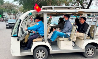 Xe điện du lịch Hà Nội 'loay hoay' trong quy định mới