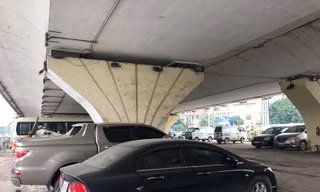 Bộ Giao thông 'bác', bãi trông xe gầm cầu Hà Nội vẫn nhộn nhịp