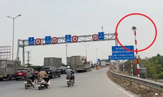 Chủ xe đi trên cầu Thanh Trì bất ngờ với tiếng loa ‘át’ tiếng còi xe