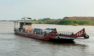 Nhiều bến cảng, bến đò chở khách qua sông Hồng Hà Nội hết phép