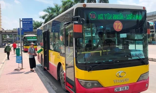Cận cảnh tuyến xe buýt doanh nghiệp 'dọa' dừng hoạt động ở Hà Nội
