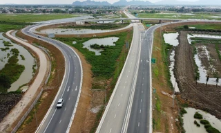 Vì sao 8 km cuối tuyến cao tốc Mai Sơn - QL45 vẫn ngổn ngang công trường?