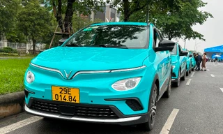 Taxi điện chính thức lăn bánh trên đường Hà Nội