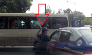 Vụ tài xế xe chở học sinh chặn đường, đánh người: Công an vào cuộc