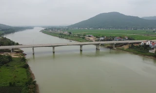 Cận cảnh cầu cao tốc Bắc - Nam có làn xe hỗn hợp vượt sông Mã