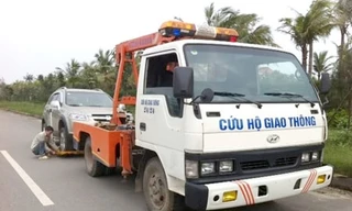 Thêm nhiều chủ xe “tố” cảnh sát gọi xe cẩu kéo giá… chặt chém