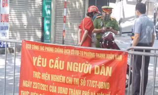 Gặp chốt cảnh sát, nhiều người viện đủ lý do để ra đường mong được tha phạt
