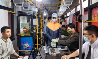 Cấp Căn cước công dân gắn chíp trên xe buýt tại Hà Nội
