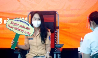 Hàng trăm chiến sĩ Công an Hà Nội hiến máu - chung tay đẩy lùi đại dịch COVID-19