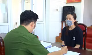 Cơ quan công an làm việc với đối tượng Vân Anh. Ảnh: H.Y