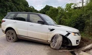 Chiếc xe ô tô hạng sang gặp nạn. Ảnh: Facebook