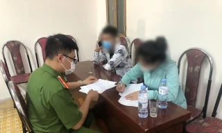 Hàng chục người bị phạt hơn 300 triệu vì vi phạm phòng dịch, ra đường khi không cần thiết