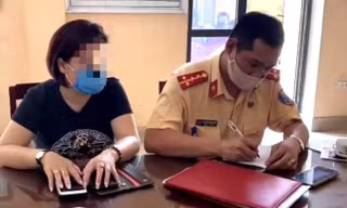 Bà T. làm việc với cơ quan chức năng.