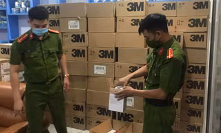 Thu giữ 20 nghìn khẩu trang 3M nghi bị làm giả